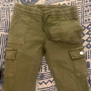 Cute green jogger/jeans type pants.